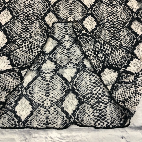 Caution To The Wind Snakeskin black Gray mock turtleneck style Sz M Stretch - Picture 9 of 10